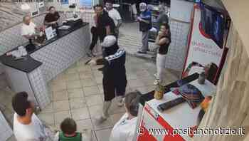 Napoli, rapina in pizzeria: pistola puntata sui clienti e spari al soffitto. Arrestato 23enne - Positano Notizie