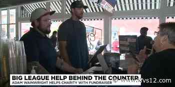 Adam Wainwright takes orders at a local restaurant for a good cause - KFVS