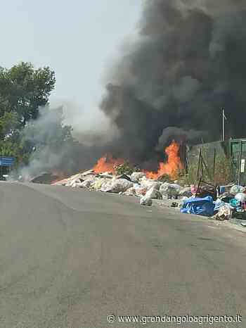 Agrigento, a fuoco cumuli di rifiuti in contrada Fondacazzo - Grandangolo Agrigento