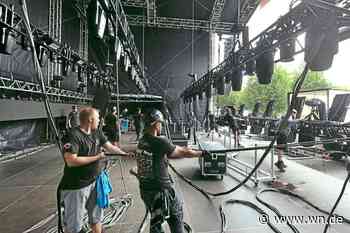 Aufbauarbeiten bis mitten in die Nacht: Die Stadtfest-Bühnen stehen