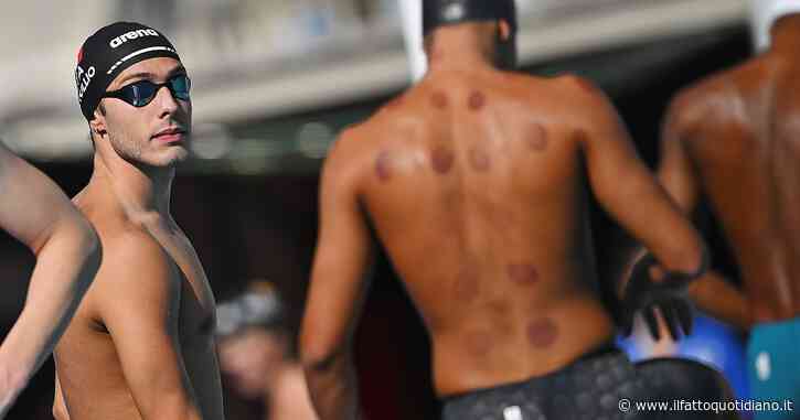 Ecco cosa sono le macchie nere sul corpo dei nuotatori. Studi scientifici: “Non servono a niente”