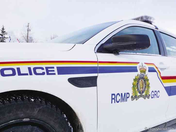 One dead in morning crash on Highway 1 near Cochrane - Calgary Herald