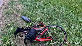 Schwerer Unfall am Schlosserberg bei Pfaffing: Rennradfahrer (63) aus München von Auto erfasst