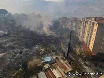 Sicilia nella morsa del fuoco: a Palermo i residenti scappano