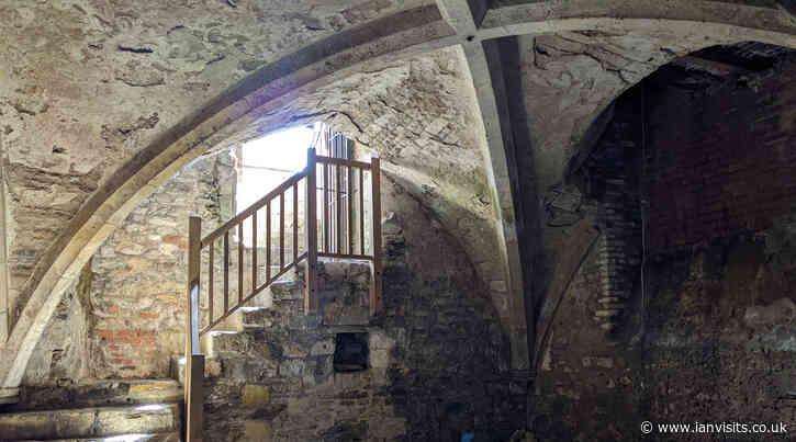 Day trip from London – to Winchelsea for cellar tours and Camber Castle