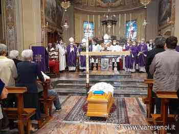 Gallarate: ultimo saluto a don Giovanni Ciochetta, il prete che parlava ai giovani, nella polvere e nel caldo - VareseNoi.it