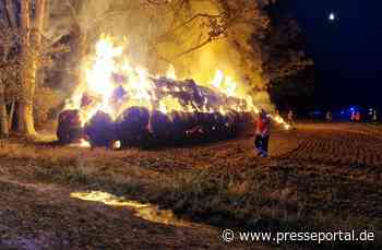 FW Lüchow-Dannenberg: Strohmiete brennt bei Gusborn (Lüchow-Dannenberg) +++ Feuer droht in den Wald zu... - Presseportal.de