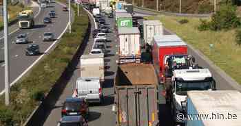 Linkerrijstrook versperd op E17 richting Gent ter hoogte van Destelbergen - Het Laatste Nieuws