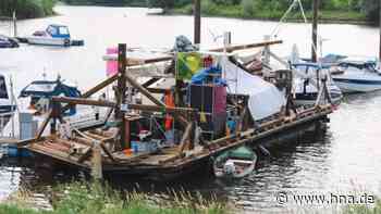 documenta: Kunst-Schiff „Citizenship“ sitzt bei Rinteln auf dem Weg nach Kassel fest - hna.de