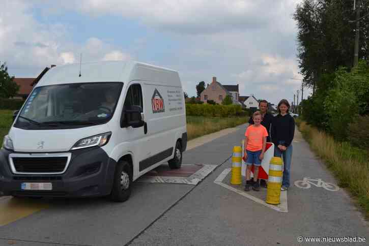 Buurtbewoners niet tevreden over snelheidsremmende maatregel in Volpenswege: “We laten ze kiezen tussen drie mogelijkheden”