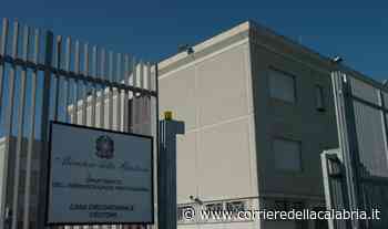 Due poliziotti feriti da un detenuto nel carcere di Crotone - Corriere della Calabria