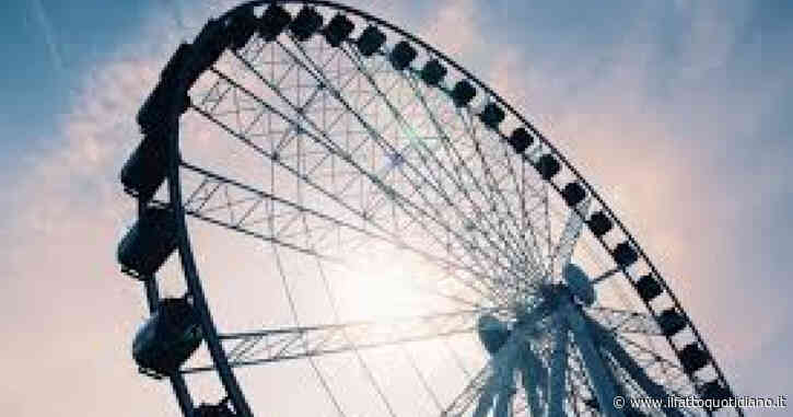Fanno sesso sulla ruota panoramica davanti ai bambini: “Si sentiva il carrello tremare”. Arrestati