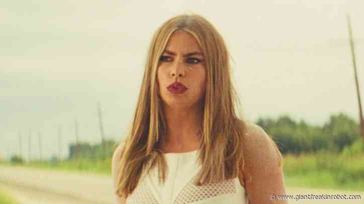 See Sofia Vergara In A Low Cut Gown And Choker - Giant Freakin Robot