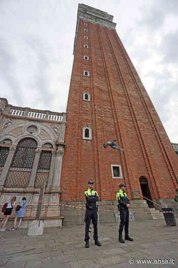 Maltempo: Venezia, un drone ispeziona campanile San Marco - Agenzia ANSA