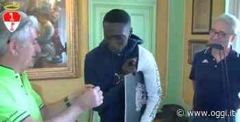 Khaby Lame riceve la cittadinanza italiana a Chivasso - OGGI