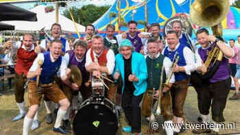 John Enter duikt samen met Toetkapel 'T is Greun de studio in - Twente FM