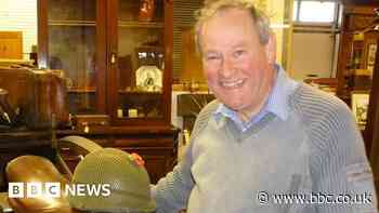 Allan Blackburn: Renowned TV and radio antiques expert dies