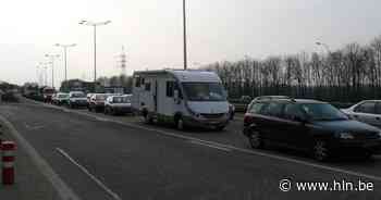 Moeilijke doorgang op E314 richting Leuven door ongeval in Maasmechelen - Het Laatste Nieuws
