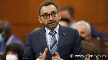 Transport minister says COVID-19 to blame for airport delays, flight cancellations