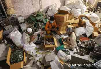 La vida recolectando residuos electrónicos en India - LetrasLibres.com