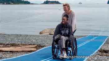 Seasonal mobility mat rolled out at Departure Bay Beach - Nanaimo News NOW