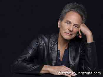 Lindsey Buckingham Will Return to the Road This Fall