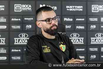 Série B: Diretoria do Brusque apoia técnico, mas avisa que não existe "cadeira cativa" - Futebol Interior