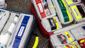 Acht Verletzte: Kleinbus kippt bei Mindelheim um - br.de