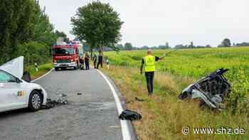 Kreisstraße 47 über Stunden gesperrt: Frau stirbt bei Unfall zwischen Loit und Steinfeld – drei Schwerverletzte - shz.de
