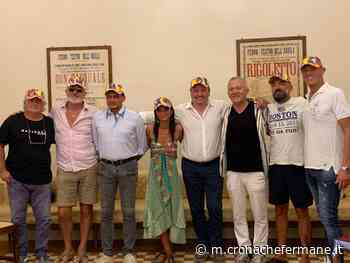 “Live Fermo Musica '60 '70 '80” e piazza del Popolo diventa dance floor, tutto in una notte - Cronache Fermane