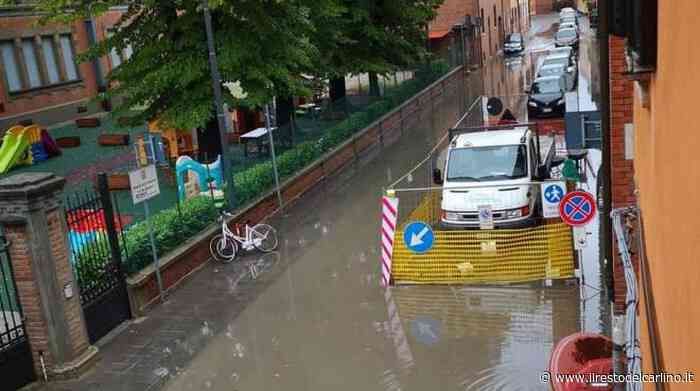 Maltempo a Ferrara, nuova ondata: bomba d'acqua e città allagata - il Resto del Carlino