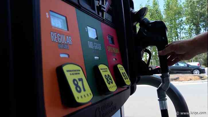 Experts say drivers can be cautiously optimistic about falling gas prices