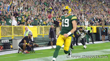 Packers' Aaron Rodgers sets up QB Danny Etling's long rushing TD during mid-game interview in preseason win