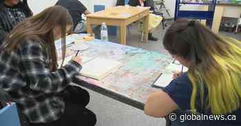 Indigenous youth introduced to comic book art at Regina’s First Nations University - Global News