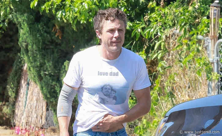 Casey Affleck Seemingly Skipping Brother Ben's Wedding, Spotted in L.A. on Friday (Photos)
