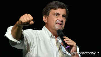 "Gli under 25 a Roma gratis": la proposta di Calenda e l'ironia social del comico Luca Bizzarri