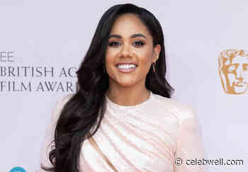 Alex Scott in Bathing Suit Has "Reading Time" — Celebwell - Celebwell