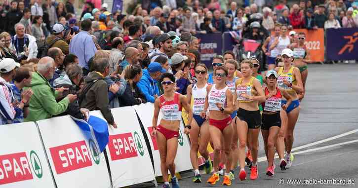 Geherin Feige jubelt über Bronze im Münchner Regen