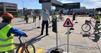 Politie bereidt fietsende scholieren voor met verkeerpark - Het Laatste Nieuws
