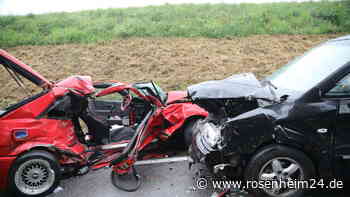 Autos stoßen bei Teisendorf frontal zusammen  - mindestens zwei Personen verletzt