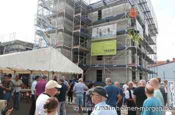 Richtfest am Weinheimer Weg in Lampertheim früher als geplant - Lampertheim - Nachrichten und Informationen - Mannheimer Morgen