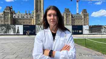 Ottawa grad students, postdocs facing 'huge financial burden' - CBC.ca