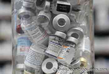 As fall COVID-19 surge looms, is it worth waiting for an Omicron-tailored vaccine?