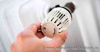 Tipps für Verbraucher: Energie sparen im Wohnzimmer ohne zu frösteln