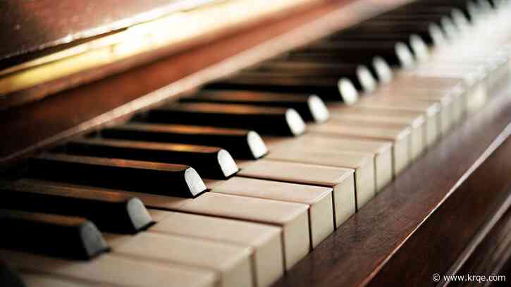 Couple on 1st date breaks into church to play piano