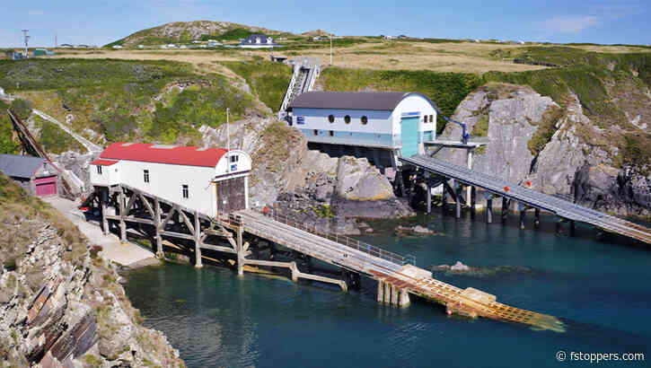 A Review of the Voigtländer Nokton 35mm f/1.2 SE Lens