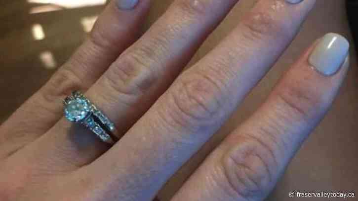 Metal-detecting stranger retrieves woman’s ring lost in sea