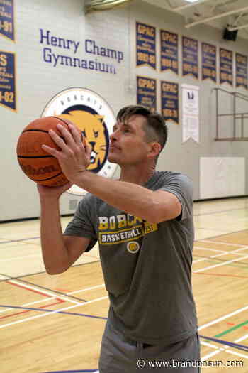 Coach Bambury shoots free throws for a day - The Brandon Sun