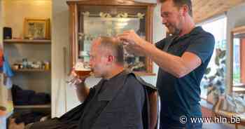 Combinatie van barbier en café in Gent bestaat kwarteeuw: “Toen ik begon was dit bijzonder, nu is het hip” - Het Laatste Nieuws