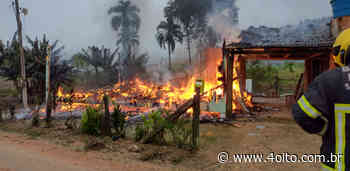 Orleans: Casa de madeira é consumida em chamas - Segurança - 4oito